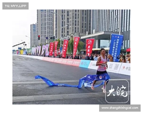 跑步比赛解说员专业稿件;激情奔跑赛事专业解说盛宴全程剖析选手风采赛道挑战励志故事